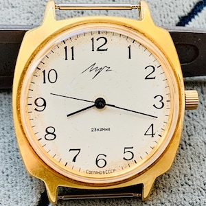 Luch USSR-horloge voor verzamelaars: 23 juwelen, handmatig opwindbaar