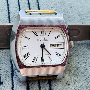 Collectible watch RAKETA Baker 2628h made in USSR/Men's Wrist Watch ROCKET (Ракета) Petrodvorets roman numerals Tv/Tank case type PChZ/uhren