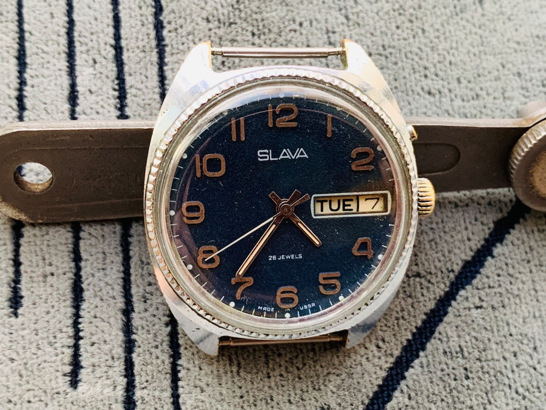 Buy Collectible Slava USSR Watch: 26 Jewels, Double Calendar Online in  India