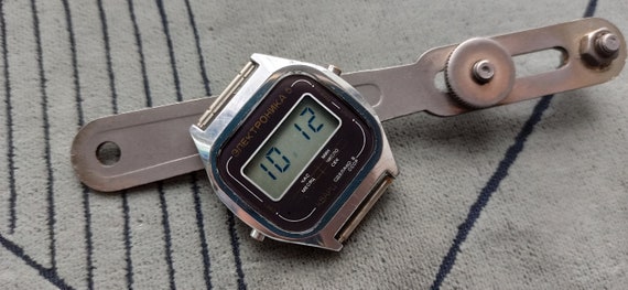 Collectible watch ELEKTRONIKA 5 quartz digital wi… - image 4