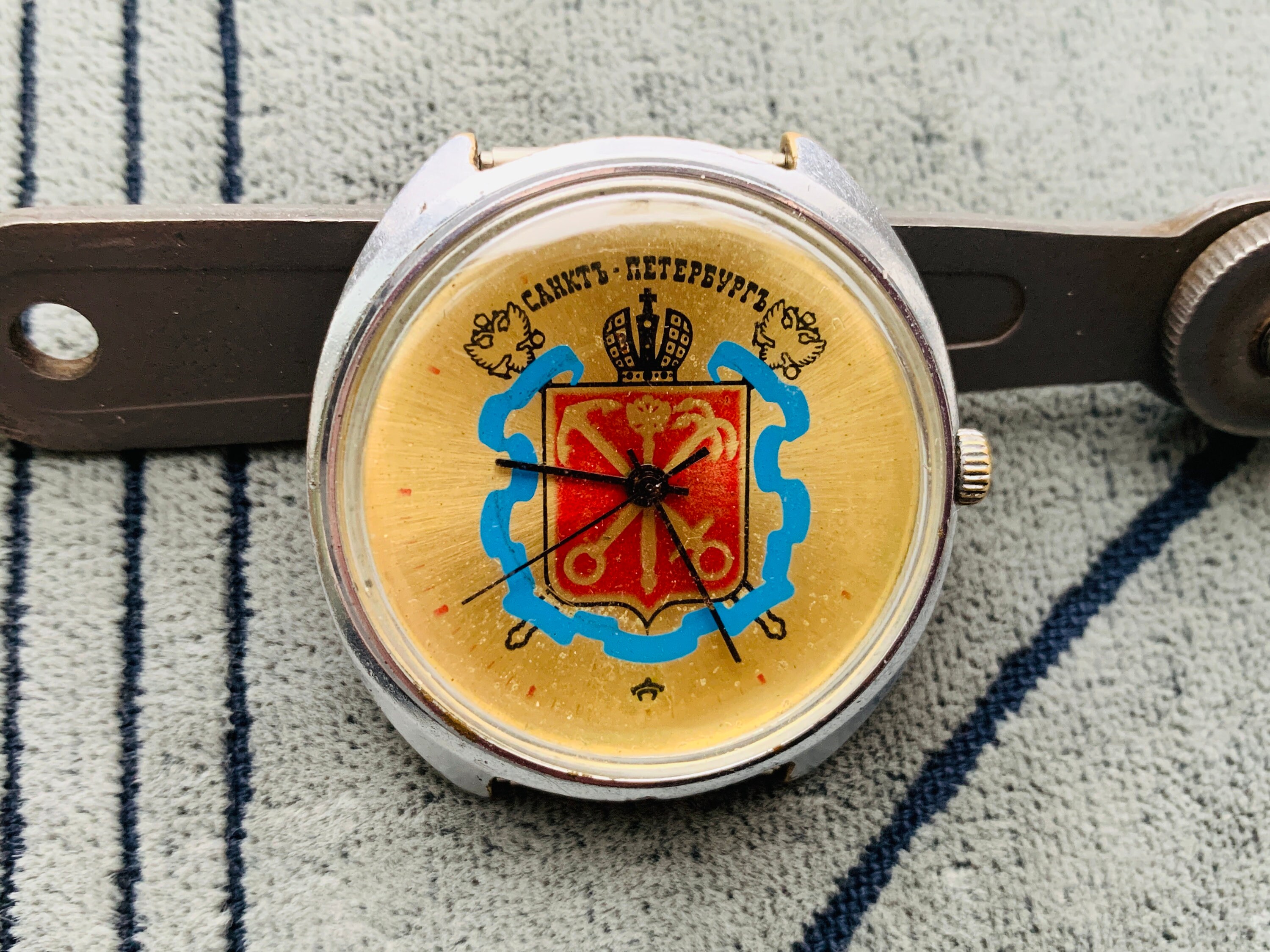 Reloj Vintage Desmontado Con Mecanismo De Relojería Con Engranajes