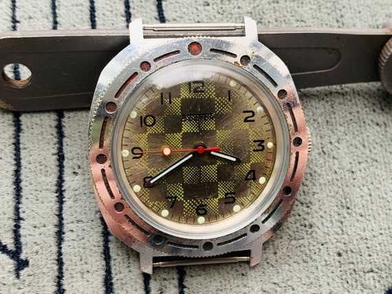 Vintage VOSTOK Komandirskie Men's Watch: Chess Board Dial, Soviet Military Style