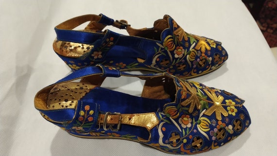 1940s chinoiserie blue silk satin evening shoes w… - image 2