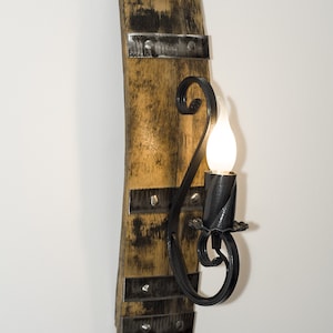 Rustikale Wandleuchte. Rustikale Leuchte. Weinfass Lampe