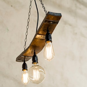 Lampada a sospensione rustica. Doga a botte per 3 luci.