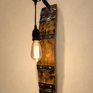 Applique murale rustique en forme de tonneau de whisky, lampe de ferme en chêne recyclé, décoration pour cave à vin ou chalet
