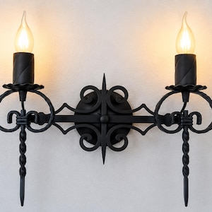 Applique murale gothique en fer forgé, double bougie médiévale, décor en fer forgé noir