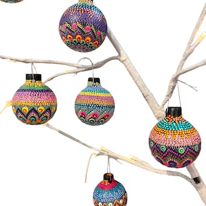 Handbemaltes Mandala Ornament aus Ton: Mexikanische Christbaumkugel