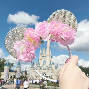 Oreilles de Minnie Mouse argentées avec couronne de fleurs. Bandeau Minnie Mouse Bandeaux de festival Bandeau tendance convient à tous les âges image 2