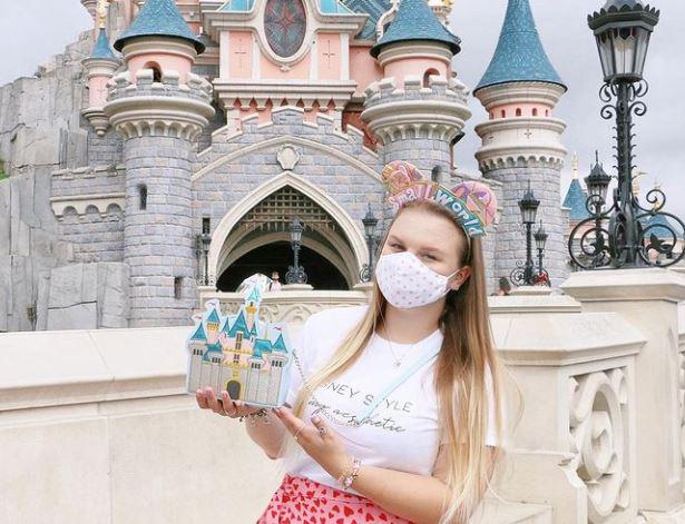 Orecchie It's a Small World - Orecchie di Minnie Mouse color pastello - Fascia per capelli con attrazioni del parco Orecchie di Magic Kingdom Orecchie di Topolino personalizzate di Luby e Lola