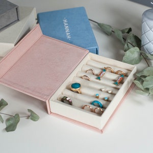 Oorbelopberger aangepaste fluwelen sieraden opbergdoos, gepersonaliseerde ringopberger, monogram sieraden opbergdoosje kindersieradendoos