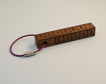 7 + 7 teken sleutel hanger in Walnut dubbel zijdig, 65 mm