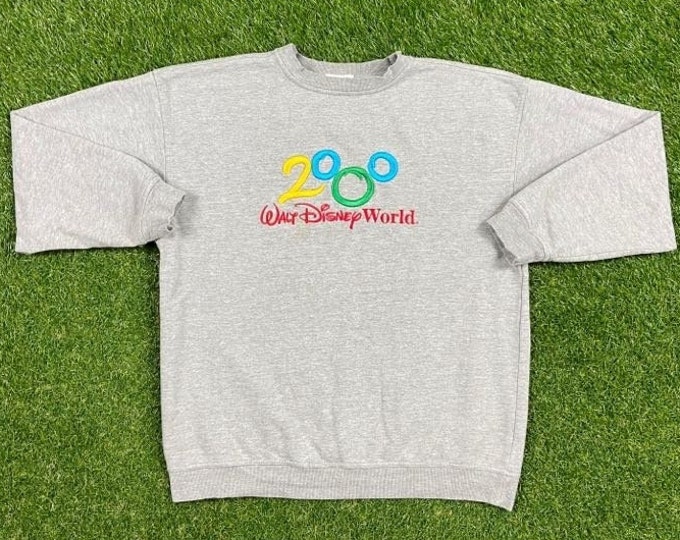 Vintage 2000 Walt Disney World Crewneck Sweatshirt Made USA Size Large L Magic Kingdom WDW Disneyland Mickey Mouse Pooh Pull Over Oversized