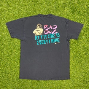 Vintage Big Dogs Camiseta Tamaño de la camiseta Mediana M Mala actitud del perro es todo Raza de cachorro 1990s 90s All Over Pet Dog