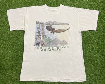 Camiseta vintage de Eureka Springs, Arkansas, hecha en EE. UU., talla grande (L), montañas Ozark, EE. UU., Southern State Razorbacks, década de 1990.