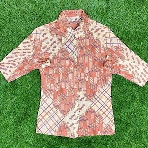 Vintage Wacky Hippie INT Ladies Garment Workers Union ButtonDown Shirt Size Small Dress Shirt 1970s 70s Original Classic Rare Made USA