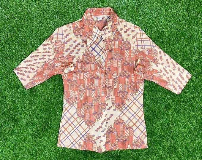 Vintage Wacky Hippie INT Ladies Garment Workers Union ButtonDown Shirt Size Small Dress Shirt 1970s 70s Original Classic Rare Made USA