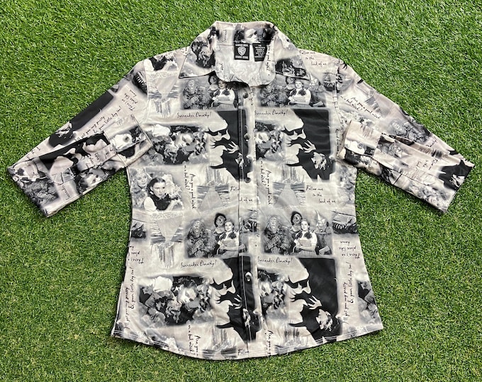 Vintage Wizard of Oz Button Down Shirt Size Xtra Small XS Classic Fantasy Film Dorothy 1939 Movie 1993 1970s 70s