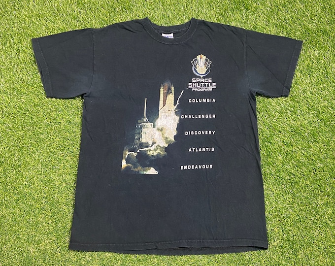Vintage Space Shuttle Program T Shirt Tee Gildan Size Medium M NASA Kennedy Space Center Florida Unique Galaxy Moon 1990s 90s Astronaut