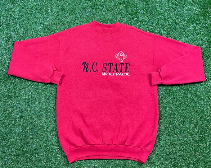 Vintage NC State University WolfPack Crewneck Sweatshirt Logo Athletic Size Medium M NCAA College Basketball Pull Over Oversized