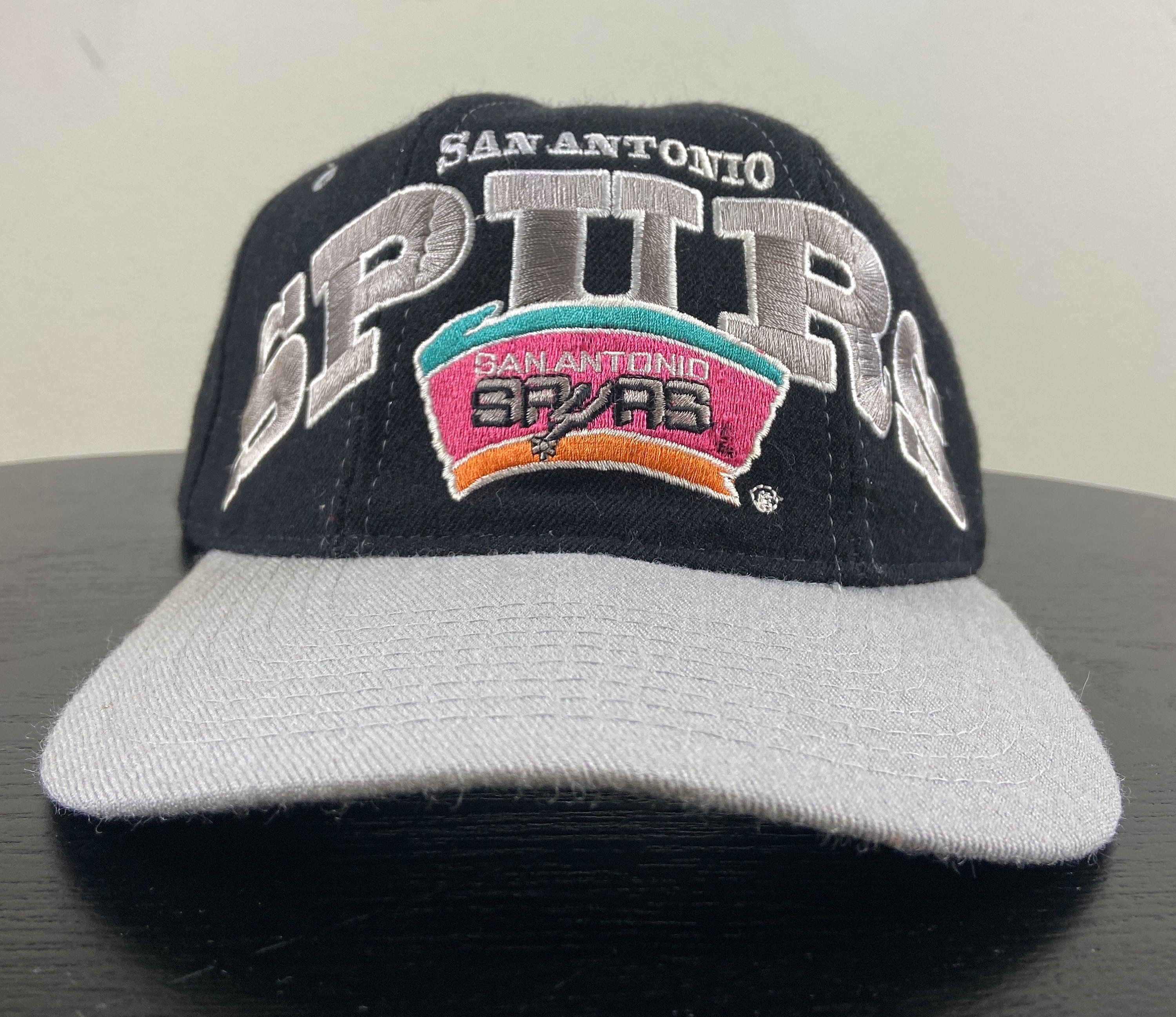 SAN ANTONIO SPURS CLASSIC LOGO SNAPBACK HAT (PINK) – Pro Standard