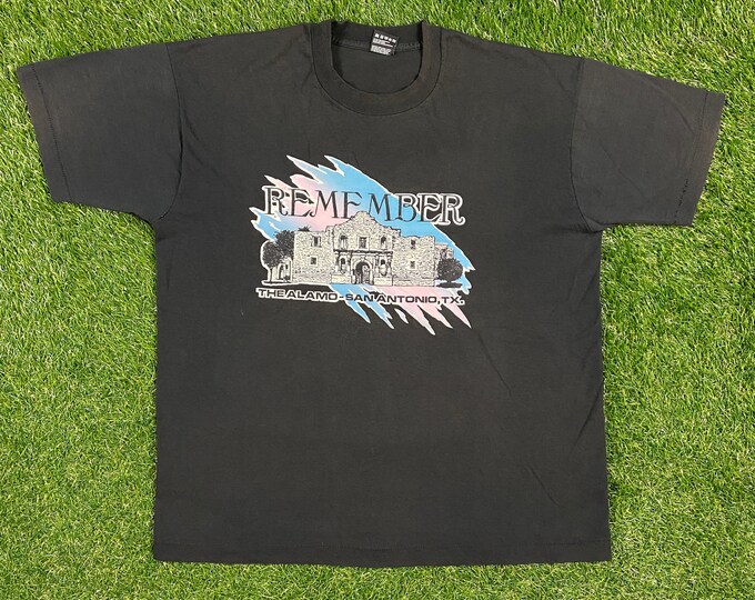 Vintage Remember the Alamo San Antonio Texas T Shirt Tee Fruit of the Loom Made USA Size Xtra Large XL Battle of the Alamo Spurs