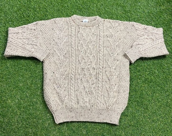 Vintage Beige Knitted Crewneck Sweater Size Medium M Quality Warm Winter Fashion Pull Over Oversized 1980s 80s