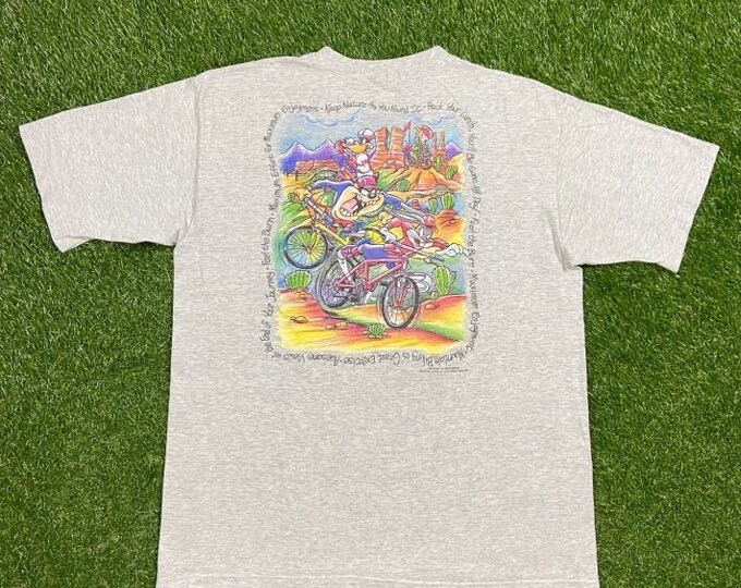 Vintage Looney Tunes T Shirt Tee Size Large L Bugs Bunny Sylvester the Cat Classic Cartoon Warner Bros Space Jam 1990s 90s