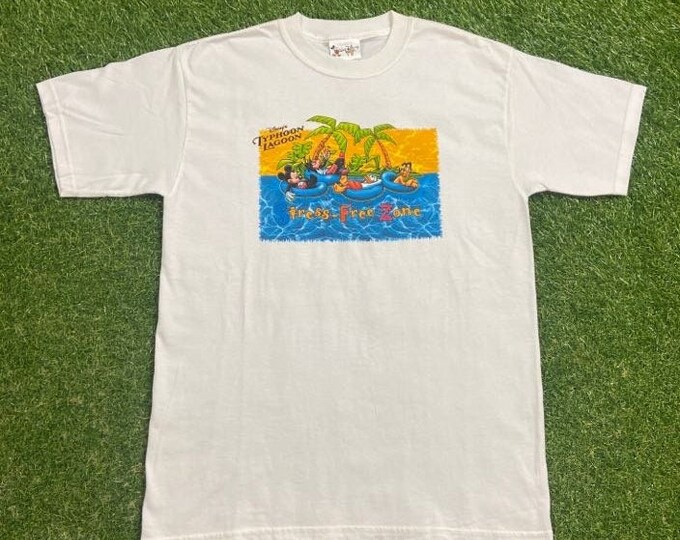 Vintage Disney's Typhoon Lagoon T Shirt Tee Size Medium M Mickey Mouse Walt Disney World Magic Kingdom WDW Disneyland 1990s 90s