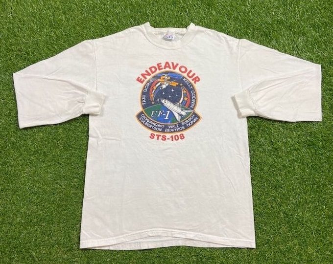Vintage Endeavour STS 108 Space Shuttle Program T Shirt Tee Size Medium M NASA Kennedy Space Center Florida Unique Galaxy Moon Astronaut 90s