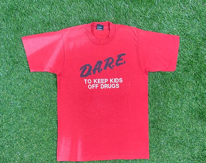 Vintage D.A.R.E. T Shirt Tee Drug Abuse Resistance Education Screen Stars Made USA Size Medium 1990s 90s