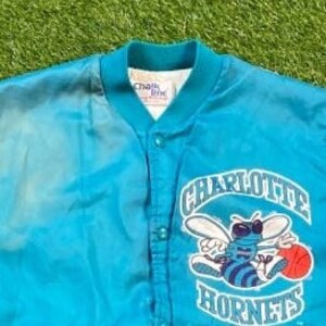 Vintage Charlotte Hornets bomberjacka Chalk Line Tillverkad i USA Storlek Medium M NBA Basketball North Carolina NC J. Cole 1990-talet 90-talet bild 6