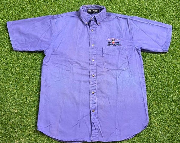 Vintage Sea World's Halloween Spooktacular Button Down Shirt Size Medium M Orlando Florida Amusement Theme Park Planet Ocean 1990s 90s