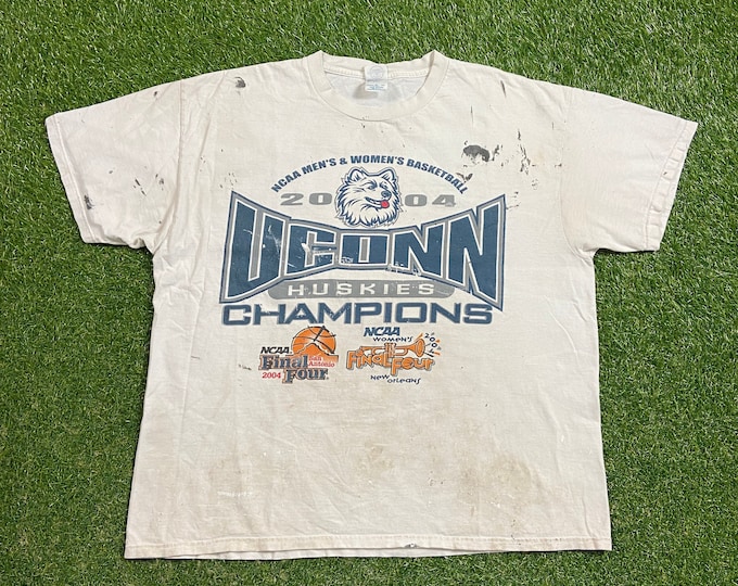 Vintage University of Connecticut Huskies UCONN T Shirt Tee Made Usa Size Xtra Large XL NCAA College Basketball 2004 Champions 00s