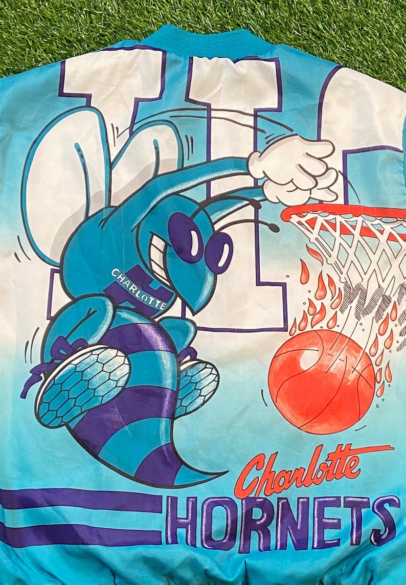 Vintage Charlotte Hornets bomberjacka Chalk Line Tillverkad i USA Storlek Medium M NBA Basketball North Carolina NC J. Cole 1990-talet 90-talet bild 3