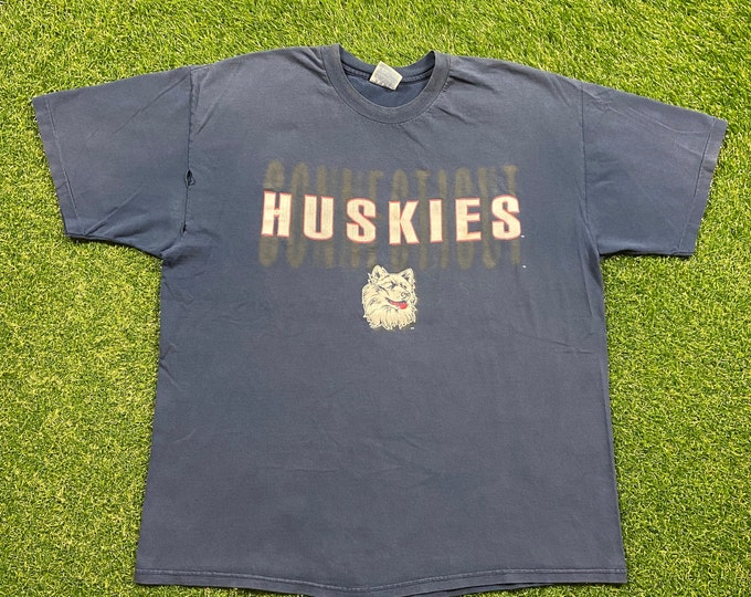Vintage University of Connecticut Huskies UCONN T Shirt Tee Hanes Size Xtra Large XL NCAA College Basketball 1990s 90s