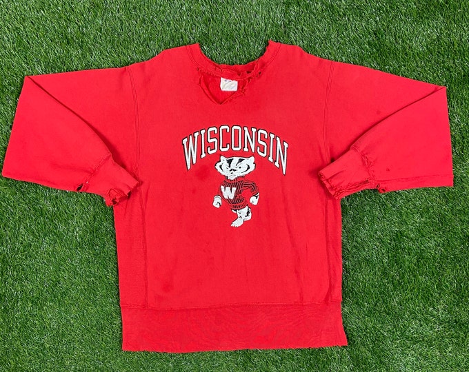 Vintage University of Wisconsin Badgers Crewneck Sweatshirt Champion Made USA Large Pull Over Oversized Bucky Badger L Distressed 1980s 80s