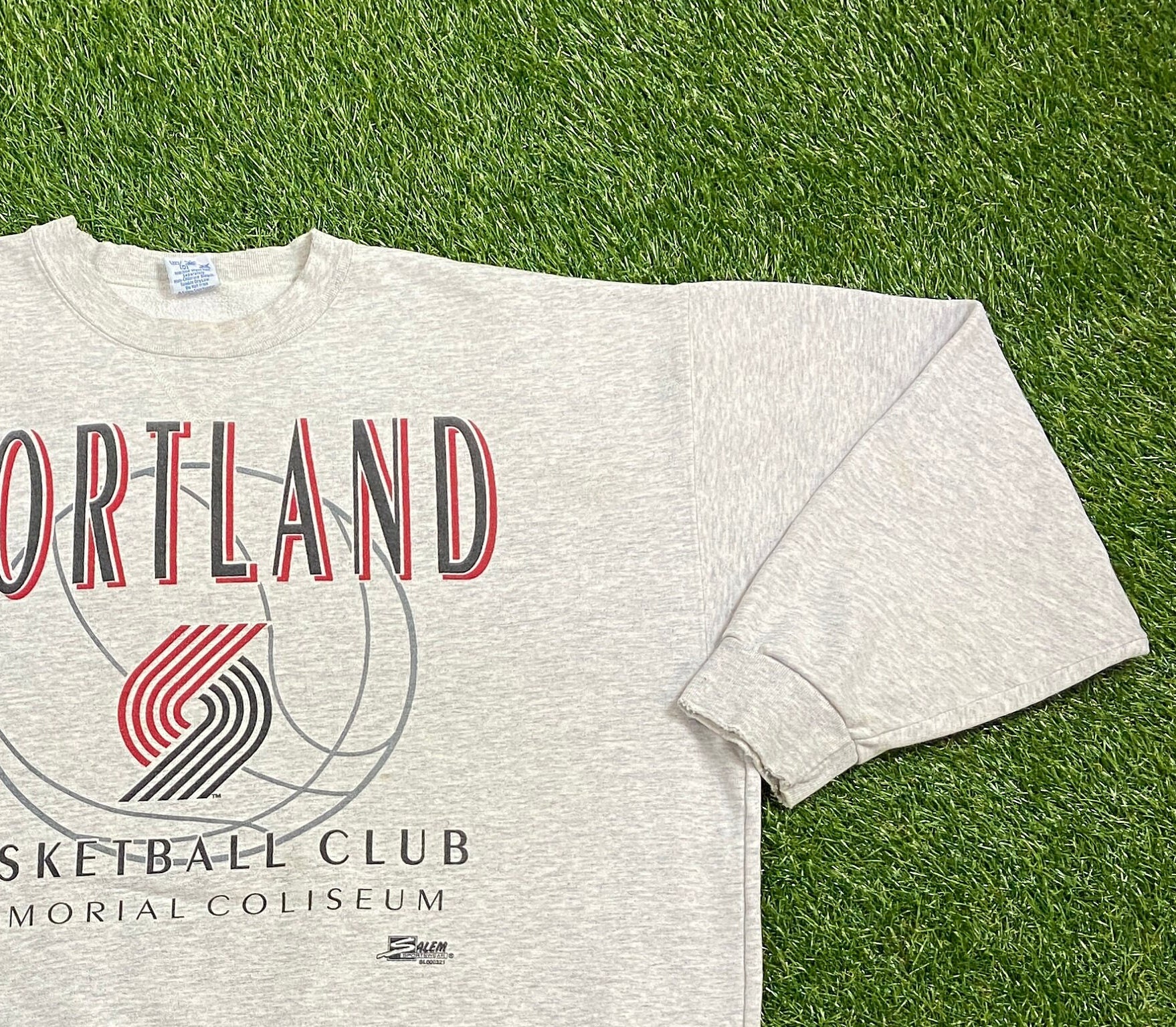 American Classic 90s Portland Trail Blazers Vintage NBA Crewneck Sweatshirt. Made in The USA. Stitched Graphic.