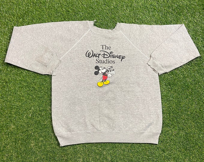 Vintage The Walt Disney Studios Crewneck Sweatshirt Size Medium M Mickey Mouse WDW Magic Kingdom Disneyland Classic Rare Pull Over Oversized