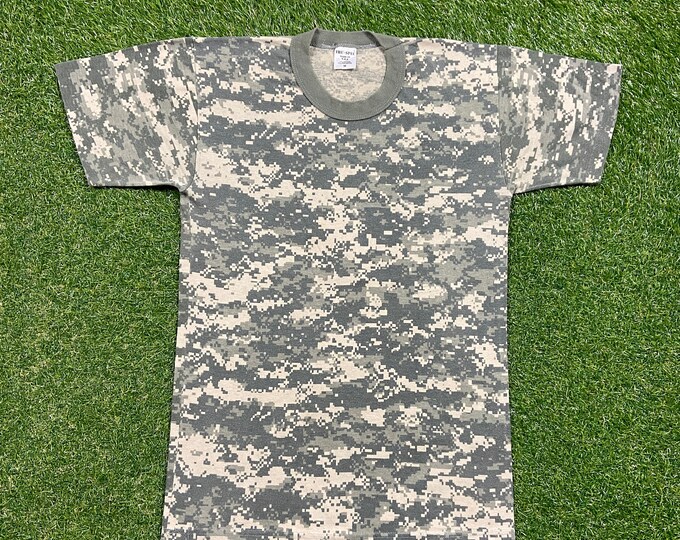 Vintage Camo T Shirt Tee True Spec Made USA Size Medium M Army Fatigue Forest Desert Storm Military