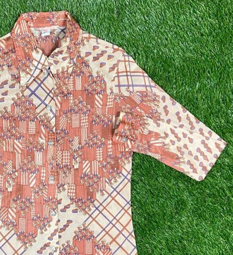 Vintage Wacky Hippie INT Ladies Garment Workers Union ButtonDown Shirt Size Small Dress Shirt 1970s 70s Original Classic Rare Made USA