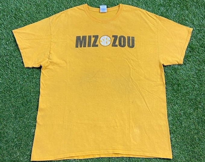 Vintage University of Missouri Tigers T Shirt Tee Gildan Size Xtra Large XL NCAA College Basketball 1990s 90s