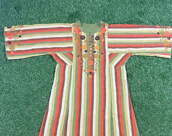 Vintage Fun Hawaiian Dress Beach Size OSFA Original 1970s 70s Classic House Robe Cover Up Colorful Flowers Hippy Festival True Vtg