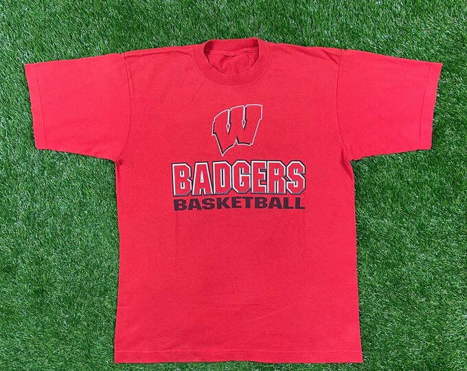 Vintage University of Wisconsin Badgers Basketball  T Shirt Tee Size XXL 2XL NCAA College Football Basketball Bucky Badger