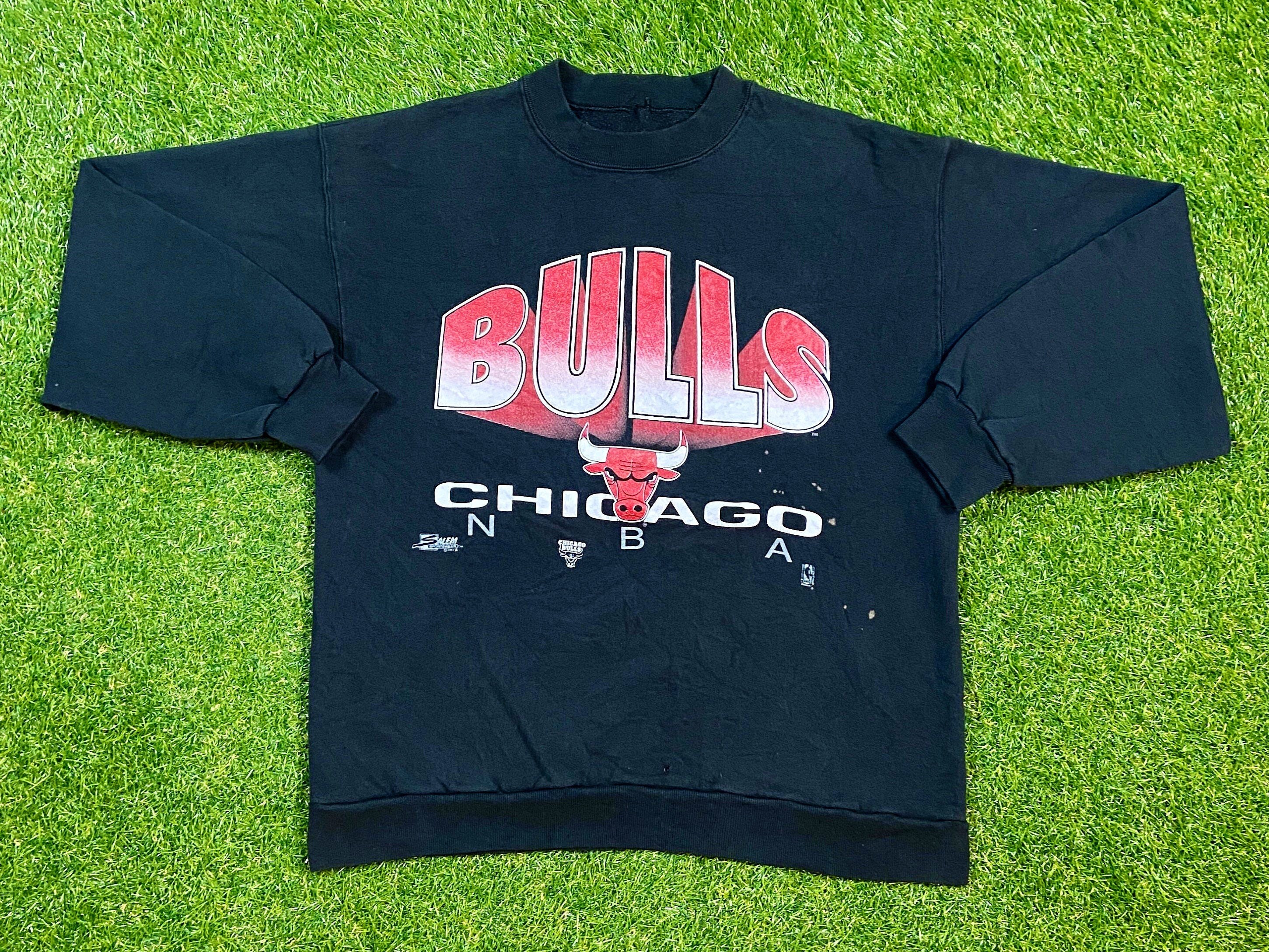 Retro Vintage Chicago Bulls Sweatshirt 2022 - Teeholly