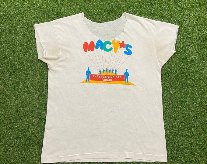 Vintage Macy's Thanksgivings Parade Day T Shirt Tee Size Medium M American Luxury High Fashion Designer Classic