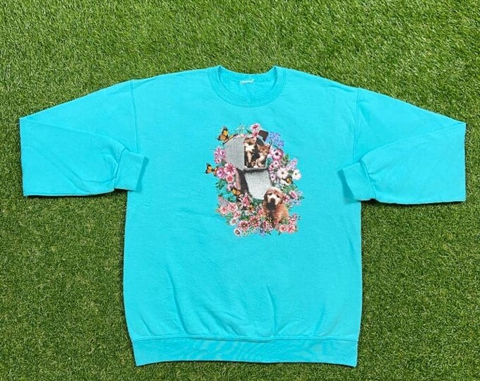 Vintage Kitties and Puppies Crewneck Sweatshirt Size Large L Felis Catus Kittens Dogs Animal Graphic Pull Over Grandma Cute 1990s 90s