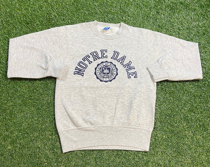 Vintage Notre Dame University Crewneck Sweatshirt Made USA Size Medium M NCAA College Football Fighting Irish 1990s 90s Pull Over Oversized