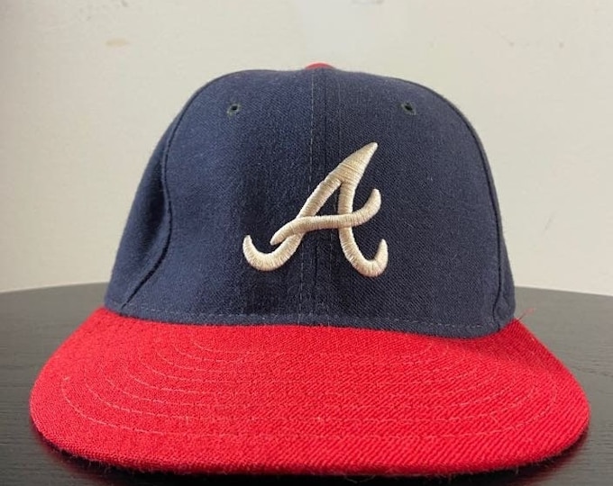 Vintage Atlanta Braves Fitted Hat New Era Made USA Size 7 1/8 MLB Baseball Georgia 90s ATL National League Classic Hank Aaron Home Run