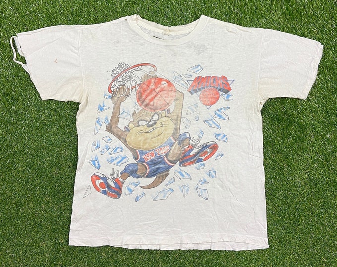Vintage New York Knicks Taz T Shirt Tee Size Large L NBA Basketball Looney Tunes Madison Square Garden 1990s 90s Space Jam Bugs Bunny